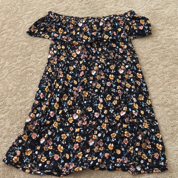 Forever 21 Dresses & Skirts - off the shoulder floral dress